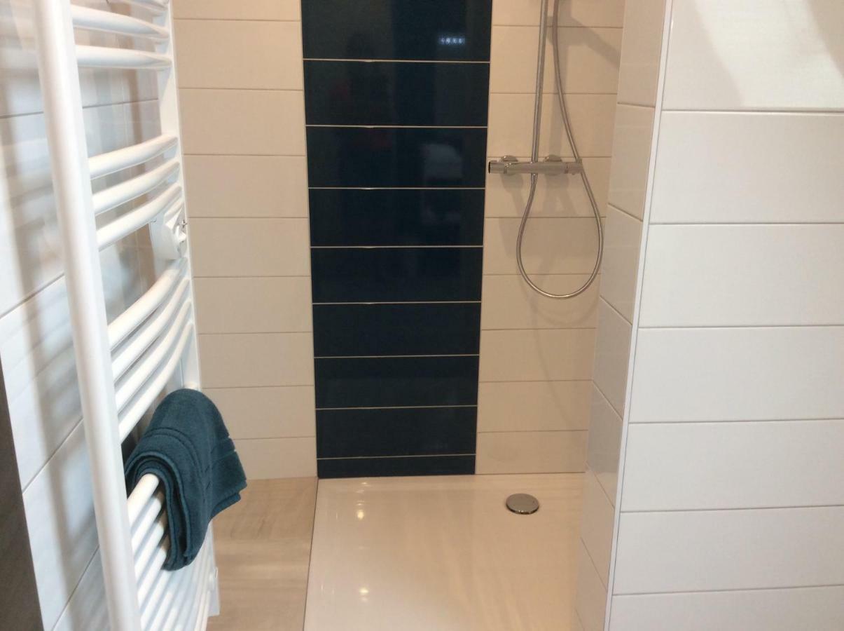Les Chambres Chez Christine Отрот Екстериор снимка