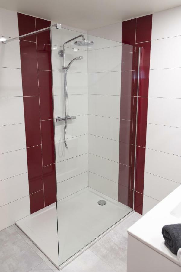 Les Chambres Chez Christine Отрот Екстериор снимка