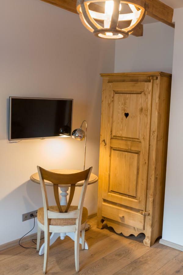 Les Chambres Chez Christine Отрот Екстериор снимка