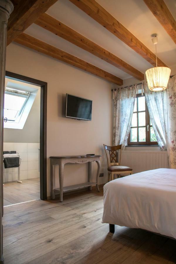 Les Chambres Chez Christine Отрот Екстериор снимка